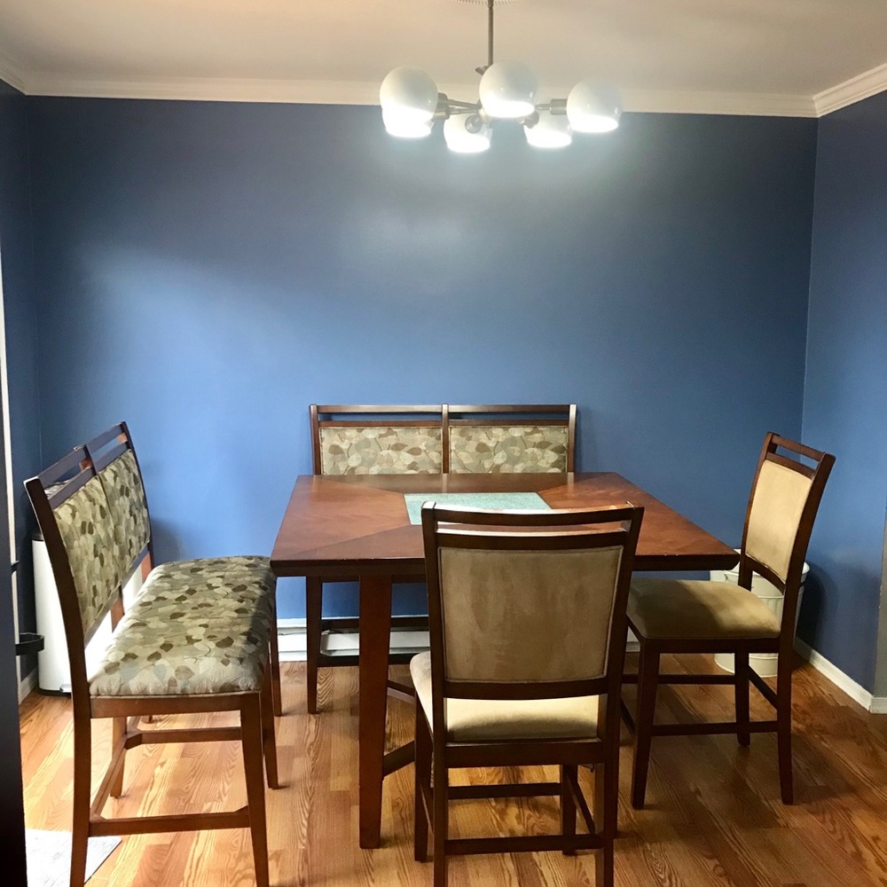 5 pieces dining set! Excellent condition